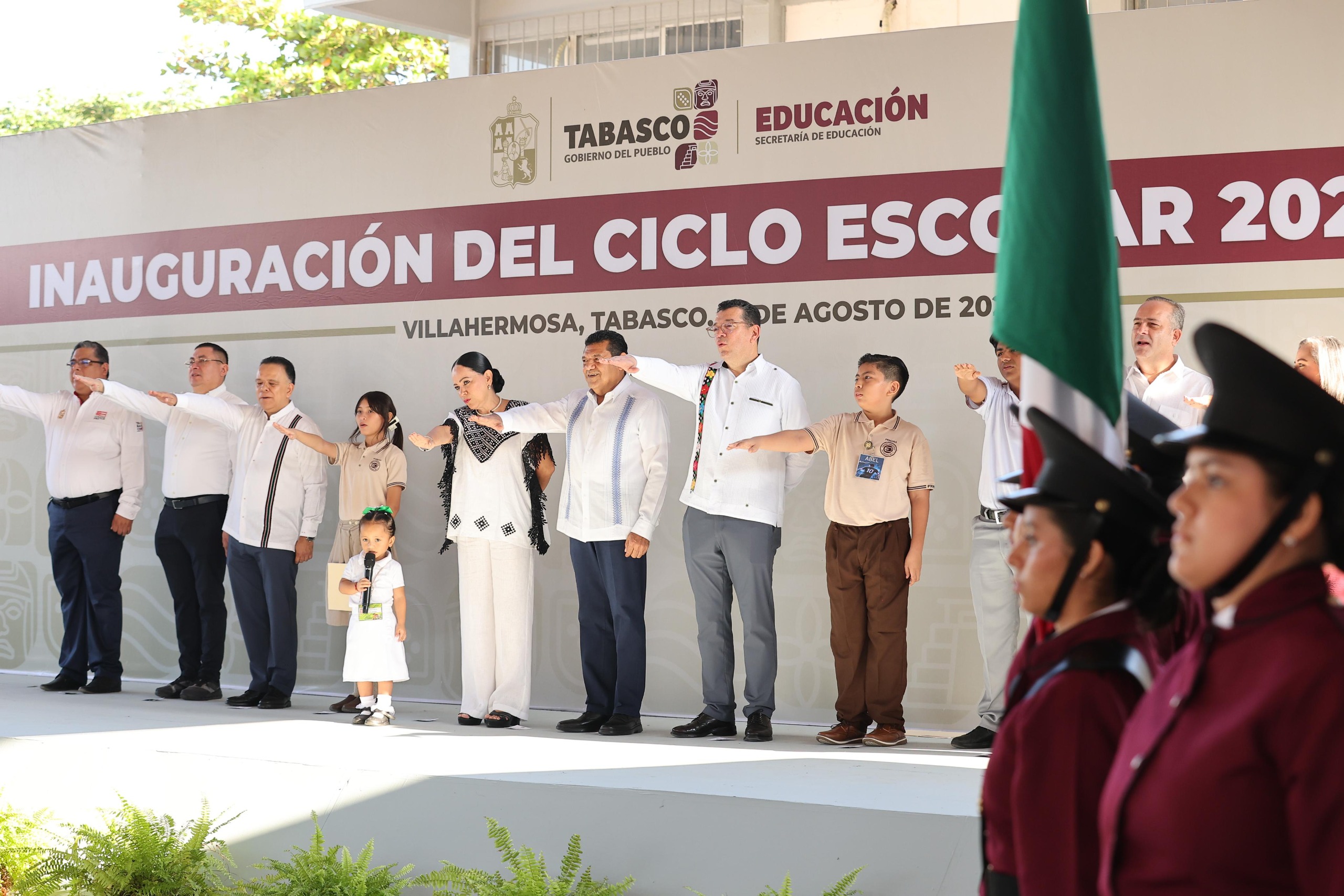 Inaugura Gobernador Javier May 
