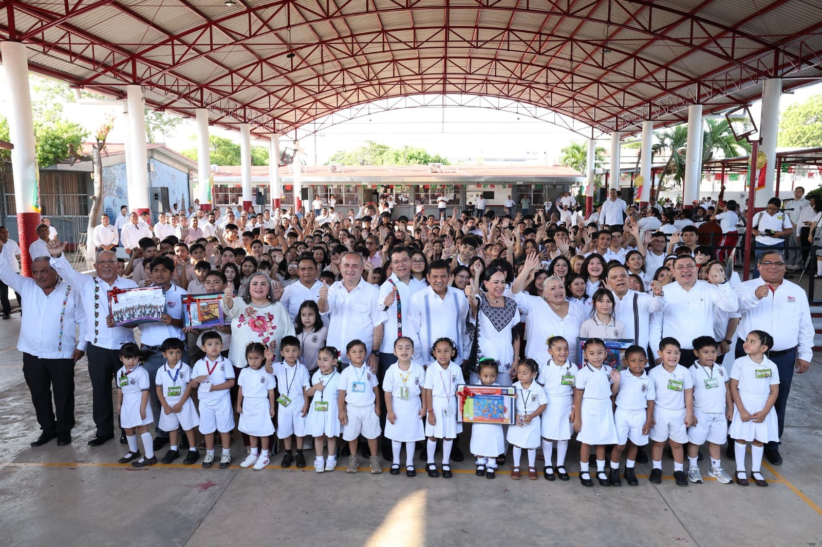 Javier May inaugura ciclo escolar