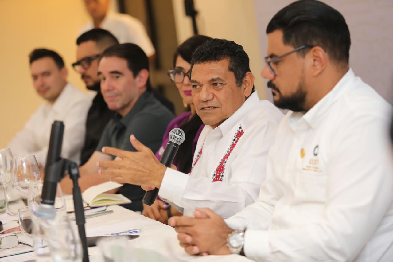 Javier May llama al sector empresarial a invertir en Tabasco