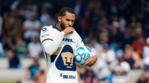 Juninho Vieira tuvo una noche inolvidable al marcar un triplete en la goleada de Pumas sobre Juárez, siendo la figura del partido y guiando a los universitarios al triunfo 5-1 en la Jornada 3 del Apertura 2026.