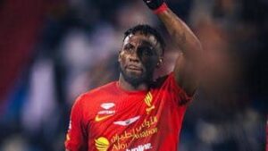 Julián Quiñones fue protagonista ante Al Shabab al marcar un gol y aportar una asistencia en la victoria del Al Qadisiya.