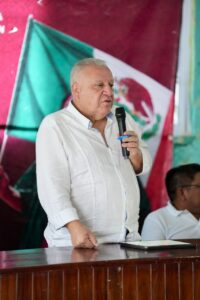 Rafa Marín durante la asamblea informativa en Kantunilkín, donde destacó la importancia de la unidad ciudadana, la organización comunitaria y la defensa de la soberanía nacional.