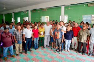Representantes ejidales de Kantunilkín participaron en el encuentro con Rafa Marín, quien llamó a fortalecer la organización y la participación social para impulsar comunidades más sólidas.