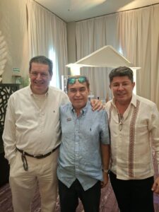 Líderes y empresarios del sector turístico participaron en la octava reunión reglamentaria del Club Skål Isla Mujeres-Puerto Morelos, celebrada en Breathless Riviera Cancún Resort & Spa.