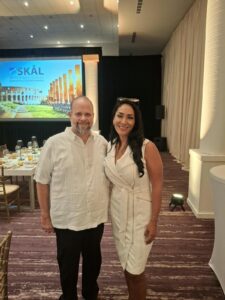 La reunión del Club Skål Isla Mujeres-Puerto Morelos reunió a destacados representantes del sector turístico en un ambiente de camaradería, diálogo y fortalecimiento de alianzas profesionales.