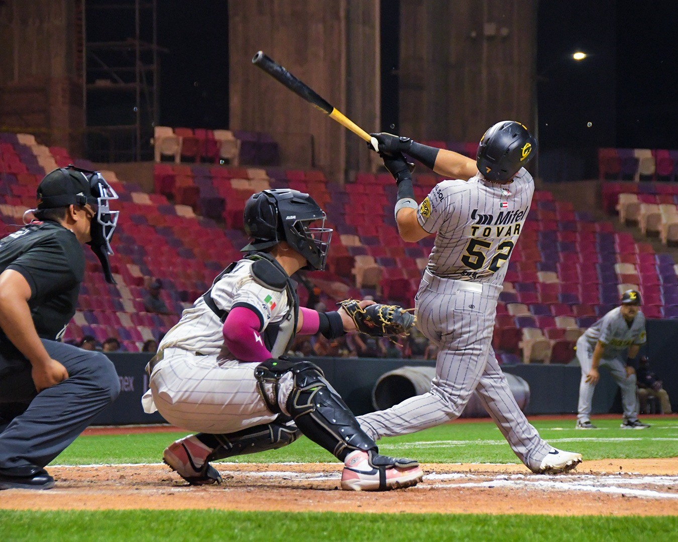 Yucatán blanquea: Leones silencian a Guerreros y pegan primero