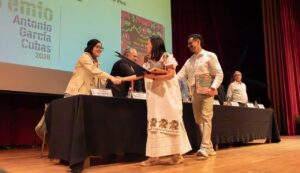 El libro “El bordado maya de Yucatán. Patrimonio vivo” recibió mención honorífica en la categoría Libro de Arte del XXVIII Premio Antonio García Cubas