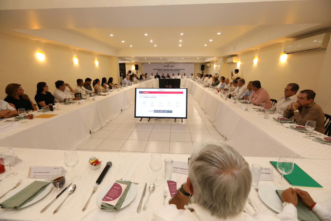 Llama Gobernador Javier May a líderes de cámaras empresariales
