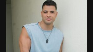 Moisés Peñaloza se convirtió en el Nuevo líder de la semana tras imponerse en la prueba de resistencia de La Casa de los Famosos México, asegurando inmunidad y un lugar en la suite del líder.