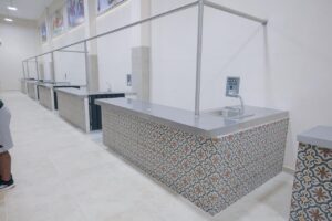 El renovado Mercado Municipal de Ticul cuenta con más de 240 espacios comerciales y nuevas instalaciones que brindan mayor seguridad, higiene y comodidad a comerciantes y consumidores.