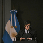 Milei arremete contra sus críticos