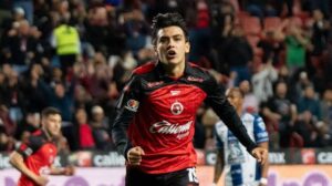 Gilberto Mora continuará su formación académica en la Anáhuac Mayab Mérida mientras define el próximo capítulo de su carrera futbolística.