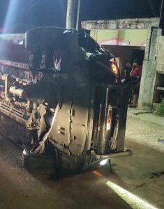 Una patrulla de la Policía Municipal de Valladolid terminó de lado tras volcar