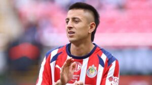 Roberto "Piojo" Alvarado volvió a aparecer en el momento clave al marcar un golazo que permitió a Chivas rescatar el empate 1-1 ante Puebla en el arranque de la Jornada 3 del Apertura 2026.