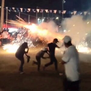 Cinco personas resultaron heridas, entre ellas dos menores de edad, durante la tradicional “Quema de Toritos” en la Feria de San Sebastián