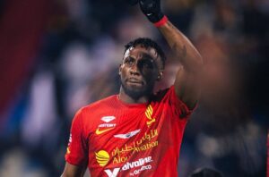 Julián Quiñones celebra su anotación con el Al-Qadsiah, reafirmando su gran momento goleador en Arabia Saudita.