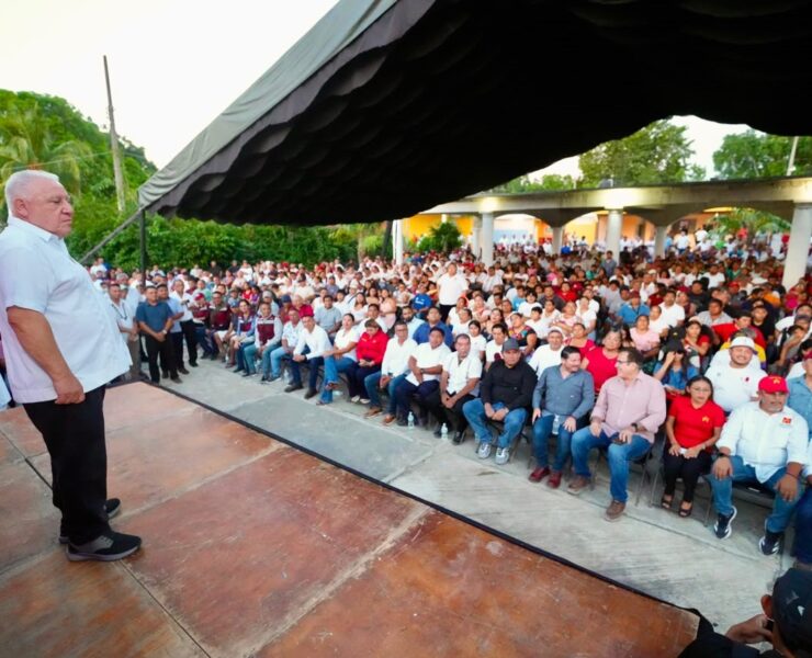 Rafa Marín encabeza multitudinaria asamblea informativa en Kantunilkín