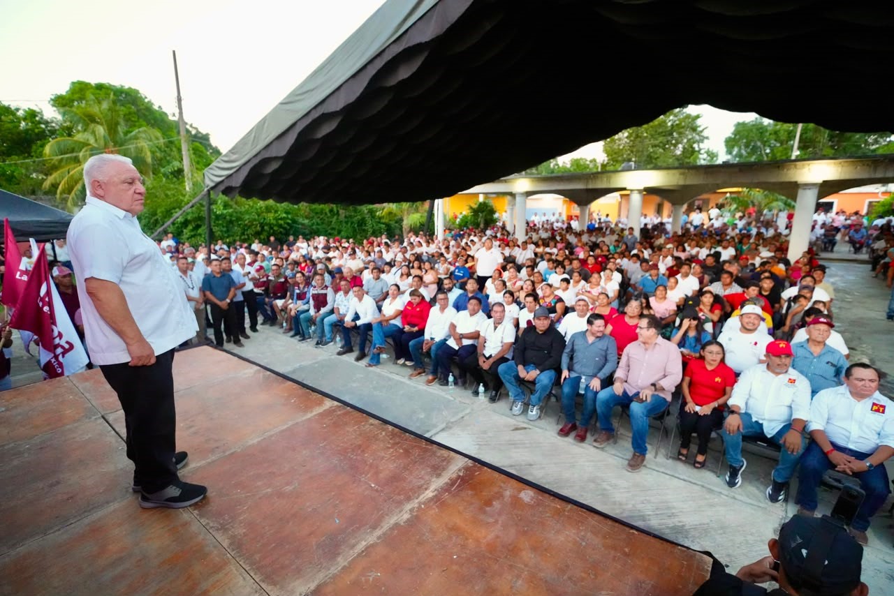Rafa Marín encabeza multitudinaria asamblea informativa en Kantunilkín