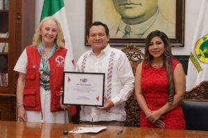 Gobernador Joaquín Díaz Mena entregó a la Cruz Roja Mexicana la recaudación de la Colecta 2026, por un monto de un millón 800 mil pesos