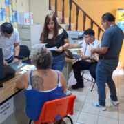 Bachillerato: SEQ instala módulos atienden aspirantes sin espacio asignado en Quintana Roo