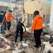 Terremoto de 7.7 en Indonesia