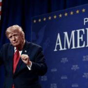 Trump arremete contra México y Canadá