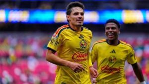 Raphael Veiga celebra su golazo de zurda que abrió el marcador para el América ante Atlético de San Luis.