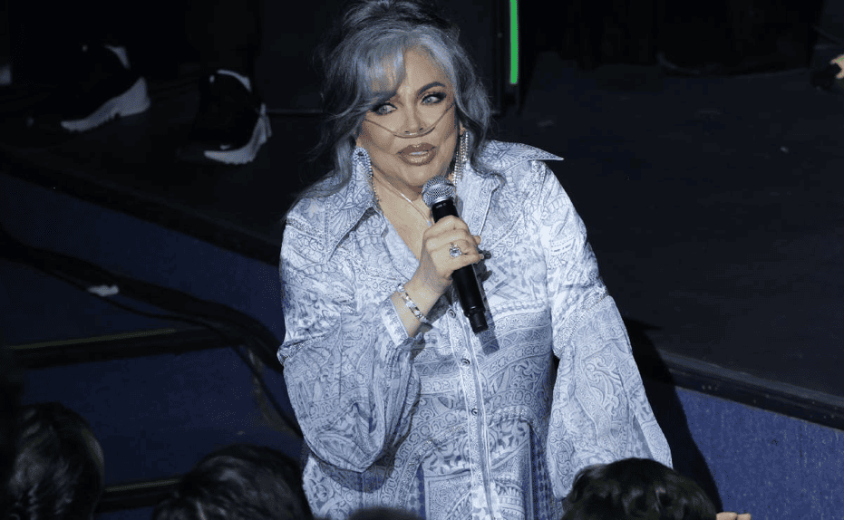 Verónica Castro estuvo presente para apoyarlo
