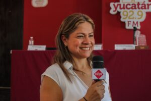 Brenda Sánchez Rodríguez, titular de Yucatán 92.9 FM, destacó que Voces del IMER rendirá homenaje reconoce la trayectoria, el compromiso y la aportación de quienes han fortalecido la radio pública y la identidad cultural de Yucatán.