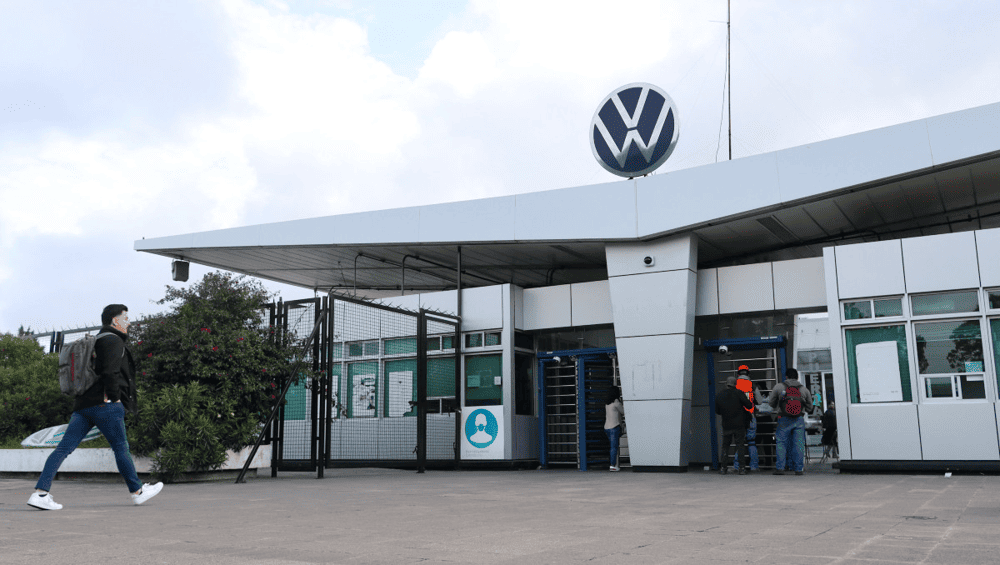 Volkswagen recorta un turno en su planta de Puebla