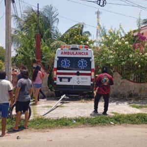 Un fuerte accidente vial registrado la tarde de este domingo en la colonia Adolfo López Mateos, en Chetumal