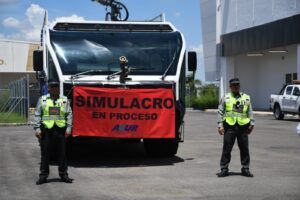 El Aeropuerto Internacional de Mérida llevó a cabo este sábado un simulacro a escala real de evacuación por sismo