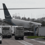 Avión de Amazon se sale de la pista