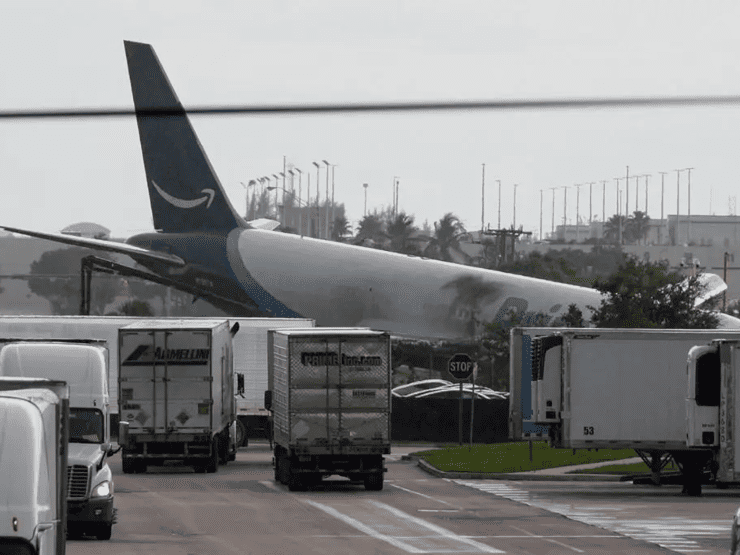 Avión de Amazon se sale de la pista