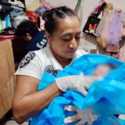 Bebé nace en casa durante madrugada y sorprende a familia