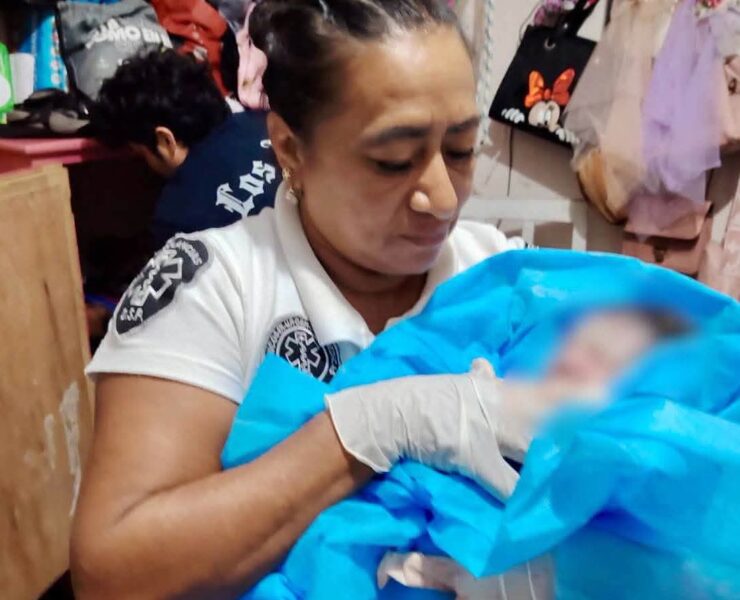 Bebé nace en casa durante madrugada y sorprende a familia