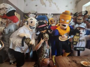 Las botargas protagonistas de “Los Reyes del Barrio” realizaron su ceremonia de pesaje y quedaron listas para subir al cuadrilátero este viernes 18 de septiembre en Mérida.