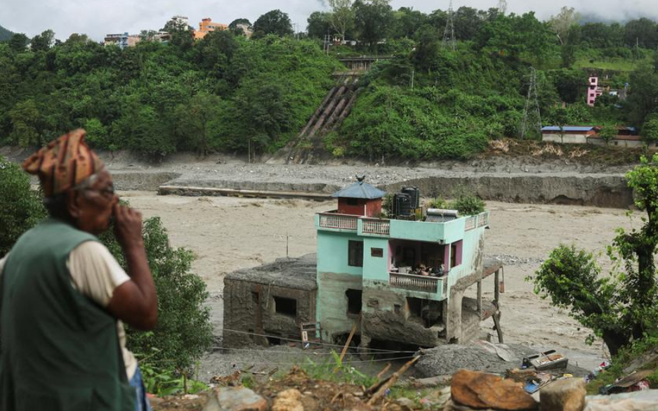 Viviendas enterradas hasta el tejado