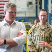 Renuncia Dan Driscoll, secretario del Ejército de Estados Unidos