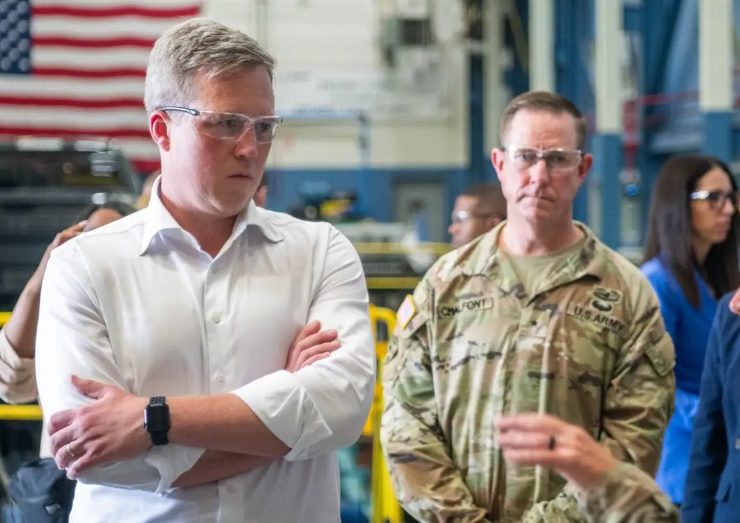 Renuncia Dan Driscoll, secretario del Ejército de Estados Unidos