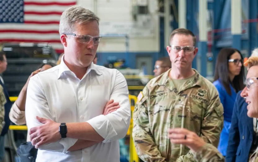 Renuncia Dan Driscoll, secretario del Ejército de Estados Unidos