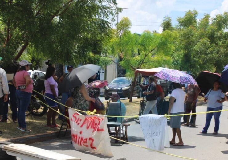 ¡Furia! Vecinos y locatarios bloquearon la avenida Colosio