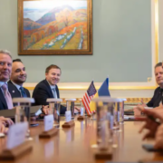 Kushner y Witkoff abandonan Kiev sin progreso alguno