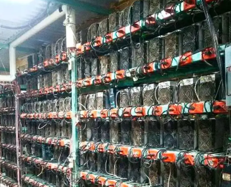 Desmantelan "fábrica" clandestina de criptomonedas en Puebla