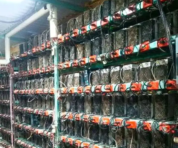 Desmantelan "fábrica" clandestina de criptomonedas en Puebla
