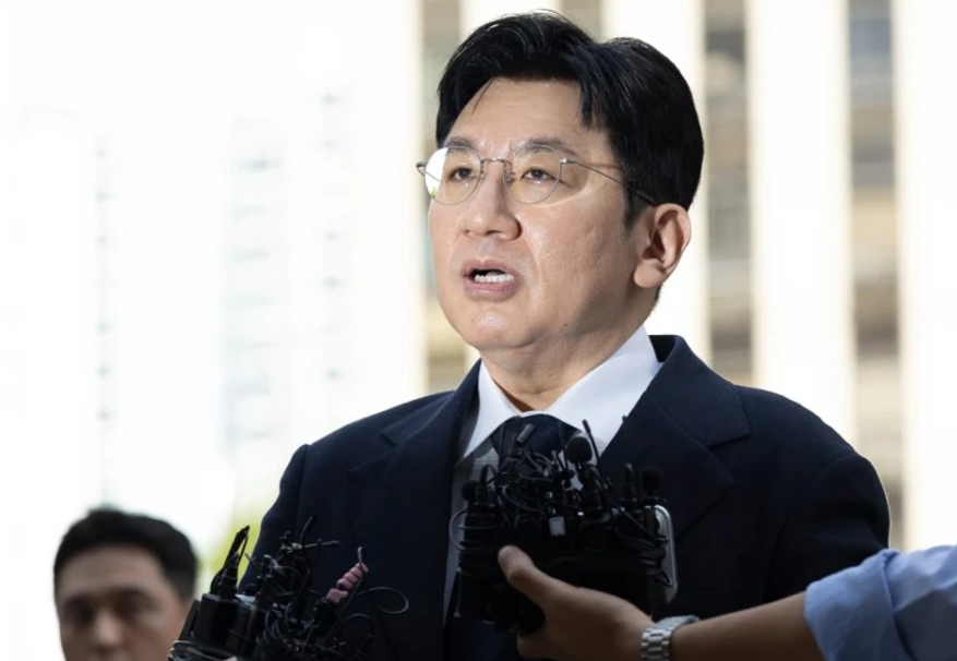 Si-Hyuk es señalado por fraude en Corea del Sur