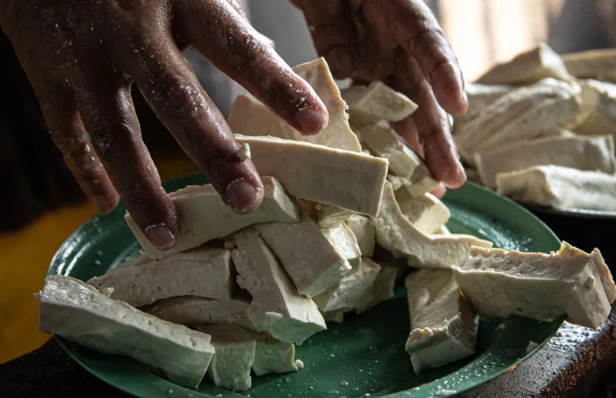 Cajas de tofu son retiradas del mercado por posible contaminación con tinta