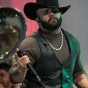 Carín León explica la cancelación de su concierto