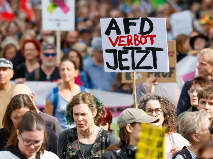 Miles se manifiestan contra auge de ultraderecha en Alemania