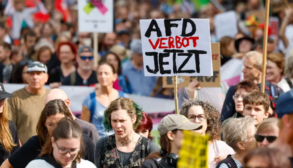 Miles se manifiestan contra auge de ultraderecha en Alemania
